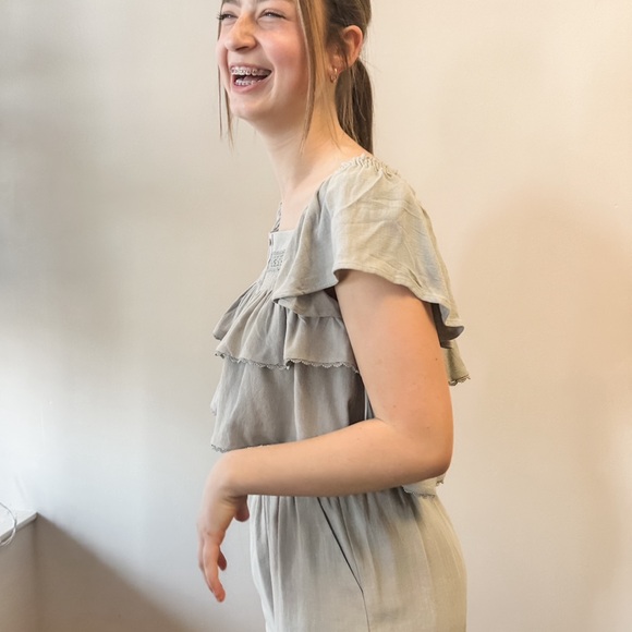 Chic Gray Ruffled Matching Set - Picture 3 of 4